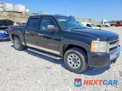 Czwarte zdjęcie samochodu z boku: 2011 CHEVROLET SILVERADO K1500 LT VIN:3GCPKSEA8BG302978 - miniatura