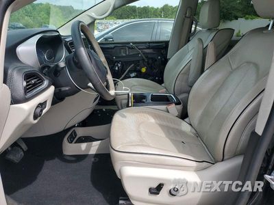 Zdjęcie 7 z 13 samochodu: 2018 CHRYSLER PACIFICA HYBRID LIMITED VIN:2C4RC1N79JR358487 - miniatura