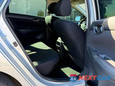 Zdjęcie 6 z 10 samochodu: 2017 NISSAN SENTRA S VIN:3N1AB7AP9HY221958 - miniatura