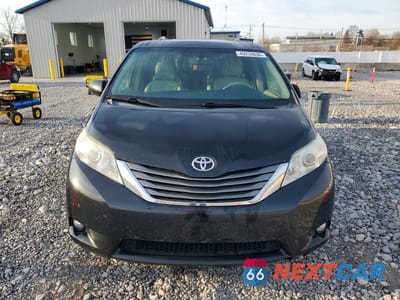 Piąte zdjęcie samochodu w środku: 2014 TOYOTA SIENNA XLE 8-PASSENGER VIN:5TDYK3DC1ES446326 - miniatura