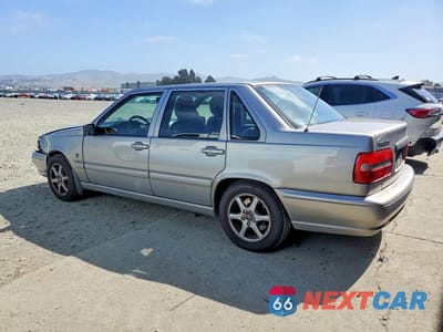 Drugie zdjęcie samochodu z przodu: 1999 VOLVO S70 VIN:YV1LS55A9X1597945 - miniatura