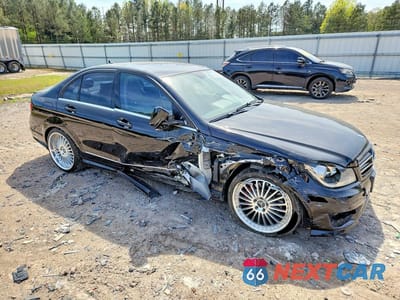 Czwarte zdjęcie samochodu z boku: 2013 MERCEDES-BENZ C 300 4MATIC VIN:WDDGF8AB9DR282304 - miniatura