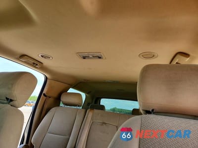 Zdjęcie 10 z 13 samochodu: 2007 CHEVROLET SUBURBAN VIN:1GNFK163X7J296135 - miniatura