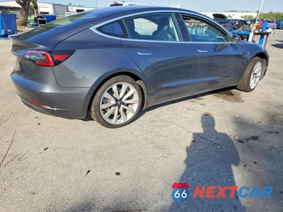 Trzecie zdjęcie samochodu z tyłu: 2018 TESLA MODEL 3 VIN:5YJ3E1EA7JF007813 - miniatura