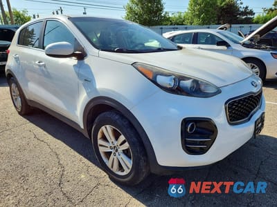 Czwarte zdjęcie samochodu z boku: 2017 KIA SPORTAGE LX VIN:KNDPMCAC7H7111970 - miniatura