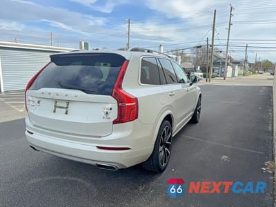 Czwarte zdjęcie samochodu z boku: 2018 VOLVO XC90 T6 VIN:YV4A22PK2J1333441 - miniatura