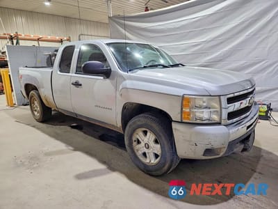 Czwarte zdjęcie samochodu z boku: 2010 CHEVROLET SILVERADO K1500 LT VIN:1GCSKSE3XAZ264213 - miniatura