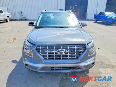 Piąte zdjęcie samochodu w środku: 2024 HYUNDAI VENUE LIMITED VIN:KMHRC8A30RU326968 - miniatura