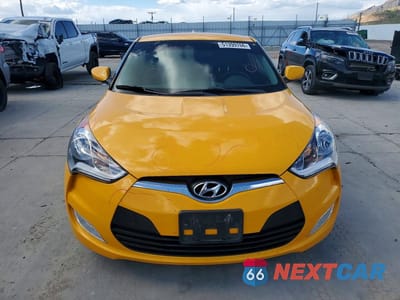 Piąte zdjęcie samochodu w środku: 2017 HYUNDAI VELOSTER BASE VIN:KMHTC6AD0HU311338 - miniatura
