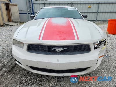 Piąte zdjęcie samochodu w środku: 2010 FORD MUSTANG VIN:1ZVBP8AN7A5148192 - miniatura