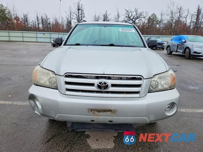 Piąte zdjęcie samochodu w środku: 2005 TOYOTA HIGHLANDER VIN:JTEEP21A740053820 - miniatura