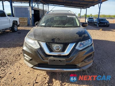 Piąte zdjęcie samochodu w środku: 2017 NISSAN ROGUE SV VIN:KNMAT2MV3HP602021 - miniatura
