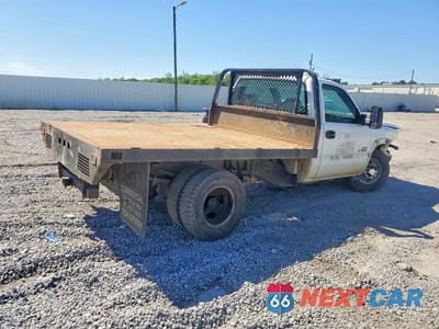 Czwarte zdjęcie samochodu z boku: 2005 CHEVROLET SILVERADO FLATBED TRUCK VIN:1GBJC34275E271919 - miniatura
