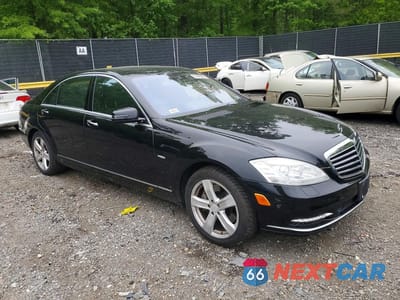 Czwarte zdjęcie samochodu z boku: 2012 MERCEDES-BENZ S 550 4MATIC VIN:WDDNG9EB2CA454240 - miniatura