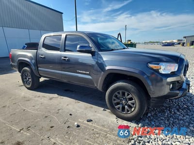Czwarte zdjęcie samochodu z boku: 2023 TOYOTA TACOMA SR5 V6 VIN:3TMCZ5AN2PM599517 - miniatura
