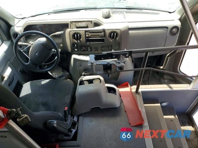 Zdjęcie 8 z 12 samochodu: 2017 FORD ECONOLINE E450 SUPER DUTY CUTAWAY VAN VIN:1FDFE4FS8HDC01494 - miniatura