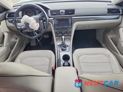 Zdjęcie 8 z 12 samochodu: 2018 VOLKSWAGEN PASSAT SE VIN:1VWBA7A31JC026532 - miniatura