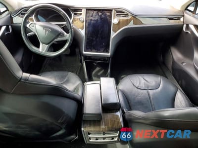 Zdjęcie 8 z 12 samochodu: 2013 TESLA MODEL S VIN:5YJSA1CN0DFP13944 - miniatura
