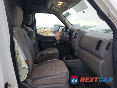 Zdjęcie 7 z 12 samochodu: 2016 NISSAN NV 2500 HD S VIN:1N6BF0LY2GN811687 - miniatura