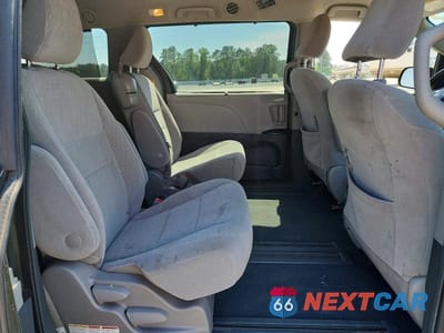 Zdjęcie 11 z 14 samochodu: 2019 TOYOTA SIENNA LE VIN:5TDKZ3DC0KS986151 - miniatura
