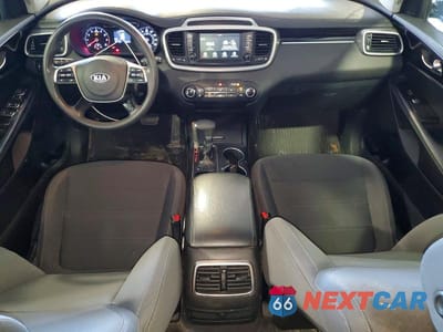 Zdjęcie 8 z 13 samochodu: 2019 KIA SORENTO L VIN:5XYPG4A39KG582364 - miniatura