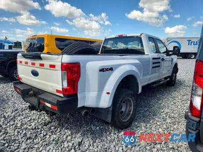 Czwarte zdjęcie samochodu z boku: 2019 FORD F350 SUPER DUTY VIN:1FT8X3DT0KEC36108 - miniatura