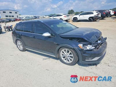 Czwarte zdjęcie samochodu z boku: 2017 VOLKSWAGEN GOLF ALLTRACK S VIN:3VWH17AU4HM526745 - miniatura