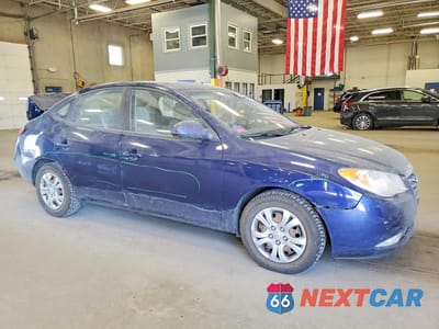 Czwarte zdjęcie samochodu z boku: 2010 HYUNDAI ELANTRA GLS VIN:KMHDU4AD3AU132349 - miniatura