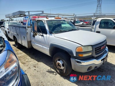 Czwarte zdjęcie samochodu z boku: 2004 GMC NEW SIERRA C3500 VIN:1GDJC34U44E247018 - miniatura