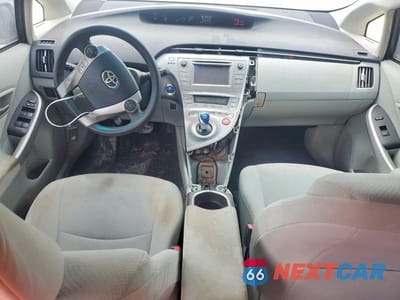 Zdjęcie 8 z 13 samochodu: 2015 TOYOTA PRIUS TWO VIN:JTDKN3DU4F1937378 - miniatura