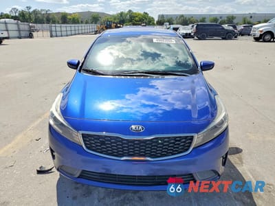 Piąte zdjęcie samochodu w środku: 2018 KIA FORTE S VIN:3KPFL4A75JE196031 - miniatura