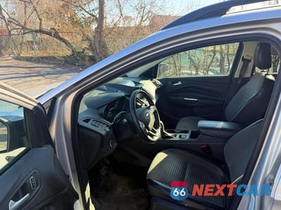 Piąte zdjęcie samochodu w środku: 2019 FORD ESCAPE SE VIN:1FMCU9GD8KUB73559 - miniatura