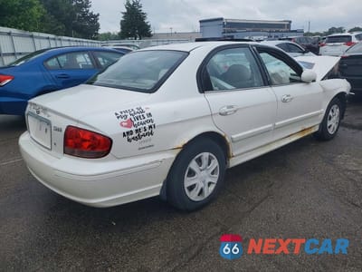 Trzecie zdjęcie samochodu z tyłu: 2004 HYUNDAI SONATA GL VIN:KMHWF25S04A980887 - miniatura