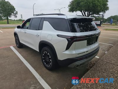 Trzecie zdjęcie samochodu z tyłu: 2024 CHEVROLET TRAVERSE LT Z71 VIN:1GNEVJKS3RJ221229 - miniatura