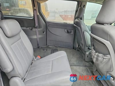 Zdjęcie 11 z 13 samochodu: 2005 DODGE GRAND CARAVAN SXT VIN:2D4GP44L65R203822 - miniatura