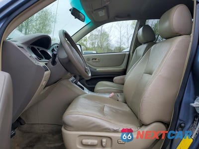 Zdjęcie 7 z 13 samochodu: 2004 TOYOTA HIGHLANDER BASE VIN:JTEEP21A840019207 - miniatura