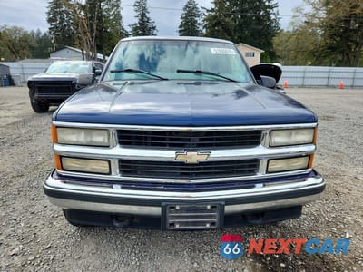 Piąte zdjęcie samochodu w środku: 1998 CHEVROLET SUBURBAN K1500 VIN:1GNFK16R3WJ315384 - miniatura