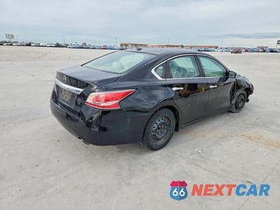 Trzecie zdjęcie samochodu z tyłu: 2014 NISSAN ALTIMA 2.5 VIN:1N4AL3AP1EN235595 - miniatura
