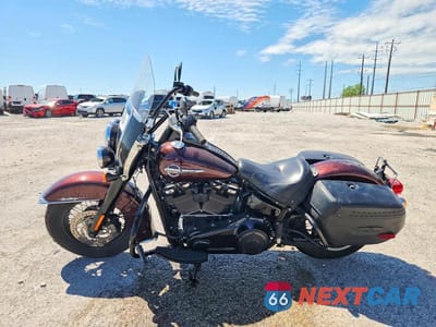 Trzecie zdjęcie samochodu z tyłu: 2018 HARLEY-DAVIDSON FLHC HERITAGE CLASSIC VIN:1HD1YAJ10JC057162 - miniatura