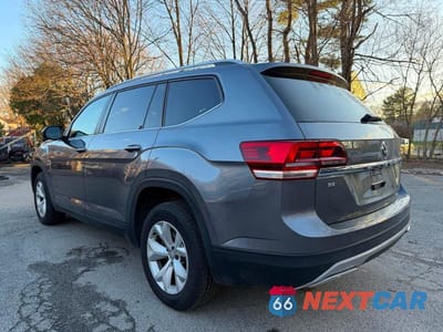 Trzecie zdjęcie samochodu z tyłu: 2019 VOLKSWAGEN ATLAS SE VIN:1V2UR2CA1KC558379 - miniatura