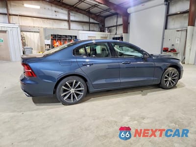 Trzecie zdjęcie samochodu z tyłu: 2022 VOLVO S60 B5 MOMENTUM VIN:7JRL12TZ5NG155207 - miniatura