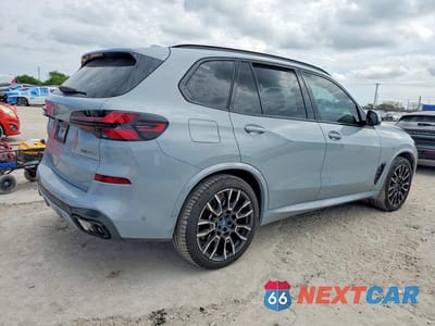 Trzecie zdjęcie samochodu z tyłu: 2025 BMW X5 XDRIVE50E VIN:5UX43EU04S9X54774 - miniatura