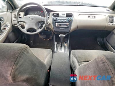 Zdjęcie 8 z 12 samochodu: 2001 HONDA ACCORD 4D LX VIN:JHMCG66501C002117 - miniatura