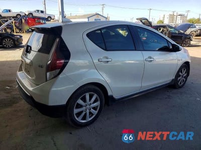 Trzecie zdjęcie samochodu z tyłu: 2017 TOYOTA PRIUS C THREE VIN:JTDKDTB31H1593024 - miniatura