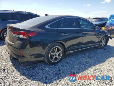 Trzecie zdjęcie samochodu z tyłu: 2018 HYUNDAI SONATA SPORT VIN:5NPE34AF1JH696850 - miniatura
