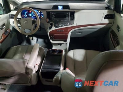 Zdjęcie 8 z 13 samochodu: 2011 TOYOTA SIENNA XLE 8-PASSENGER VIN:5TDYK3DC3BS117848 - miniatura