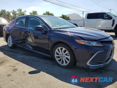 Czwarte zdjęcie samochodu z boku: 2022 TOYOTA CAMRY LE VIN:4T1C11AK8NU663585 - miniatura