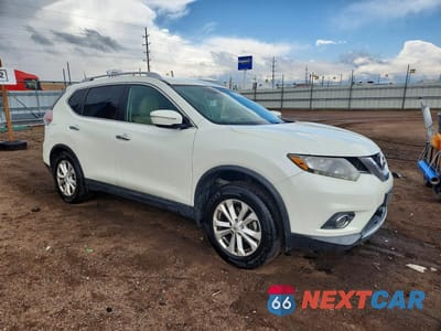 Czwarte zdjęcie samochodu z boku: 2015 NISSAN ROGUE SV VIN:5N1AT2MV1FC912328 - miniatura