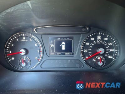 Zdjęcie 8 z 10 samochodu: 2016 KIA SORENTO LX V6 VIN:5XYPG4A57GG126047 - miniatura