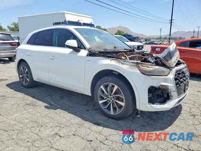 Czwarte zdjęcie samochodu z boku: 2023 AUDI Q5 PREMIUM PLUS 45 VIN:WA1EAAFYXP2055473 - miniatura